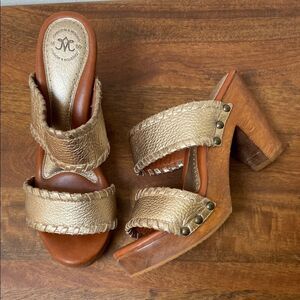 Johnston & Murphy Gold Leather Sandal Wooden Heel Size 7